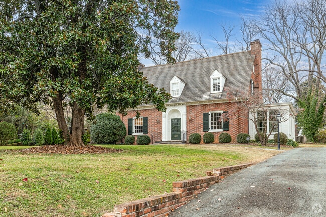 FInd cozy Cape Cod homes perfect for your family in Charlottesville.