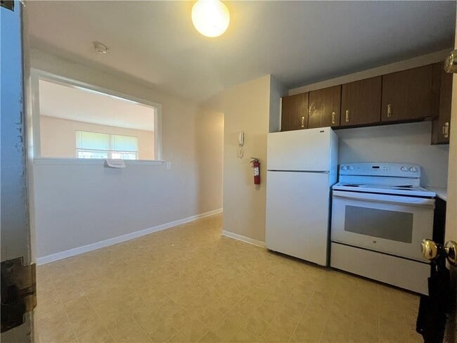 70 Carroll Ave, Newport, RI 02840 - photo 3