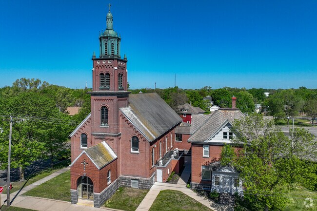 The neighborhood shares its namesake with the Saint John Cantius Parish.