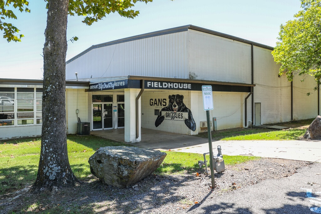 Gans Elementary School is where Gans Grizzlies begin their educational journey.