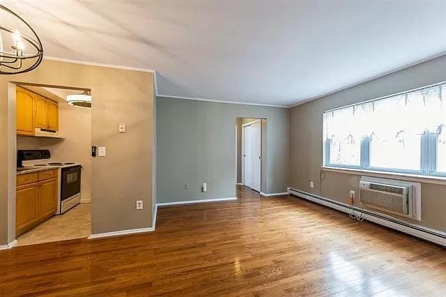 40 Ellington St, East Orange, NJ 07017 - photo 3