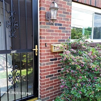 402 Brierly Ln, West Mifflin, PA 15122