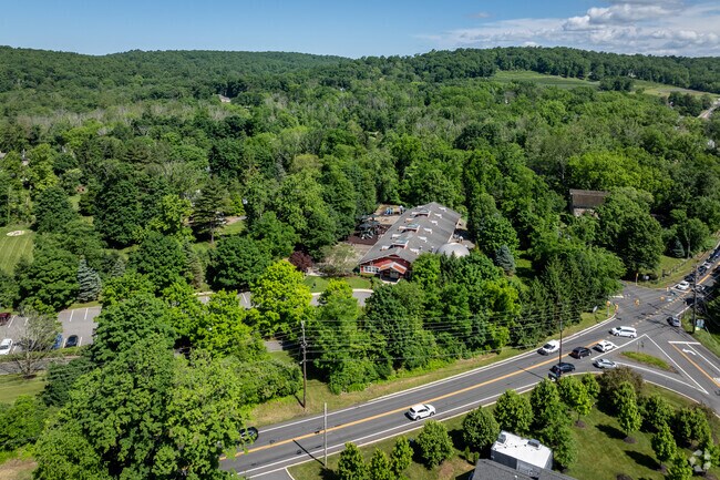 Bernardsville's Mendham Country Day School has a student to teacher ratio of 15:1.