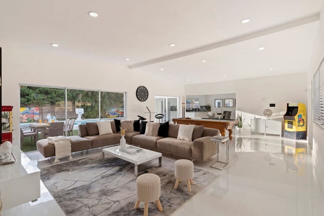 20010 Highland Lakes Blvd unit ID1372334P, Miami, FL 33179 - photo 3