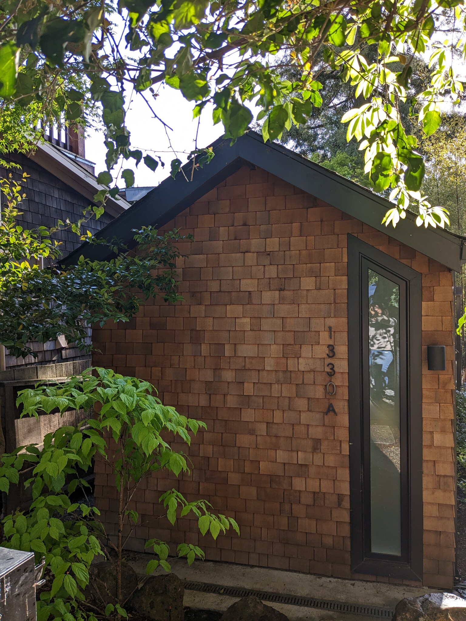Standalone 1 BR cottage with a private deck