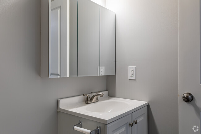 1BR, 1BA - Bathroom