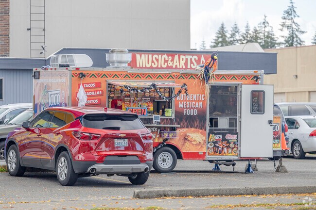 Just outside the Nisqually Indian Community you can find food truck options.