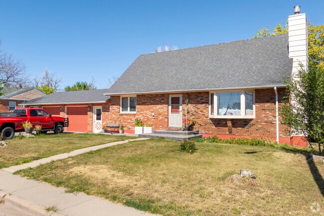 Ranch-style homes are common in Lake Minnehaha.