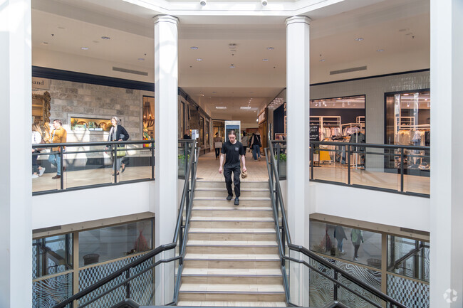 Galleria with holds high end shopping businesses all throughout the mall.