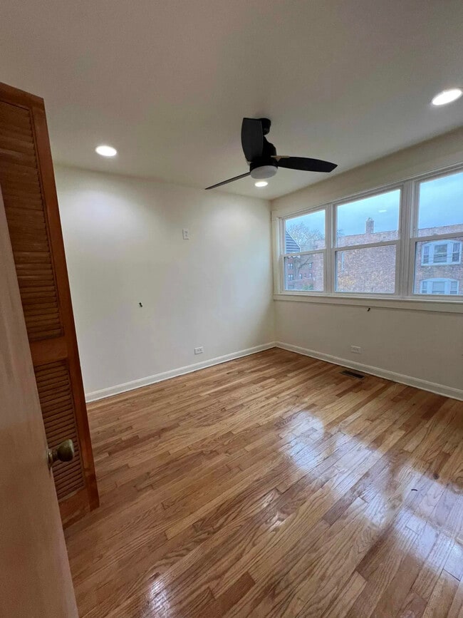 7250 S Euclid Ave, Chicago, IL 60649 - photo 5