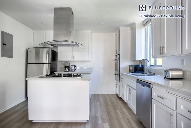 170 N Crescent Dr unit FL3-ID1131, Beverly Hills, CA 90210 - photo 5