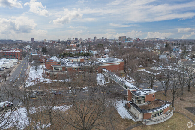 Discover great teachers at Banard School at 170 Derby Ave, New Haven, CT 06511.