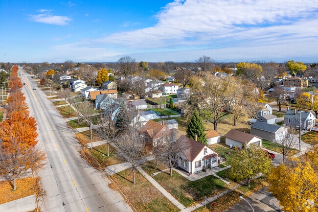 The Morgan Heights location allows to easily travel around and through Milwaukee.