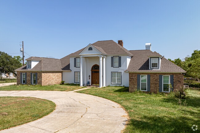 Spacious mansions are available in Merrydale.