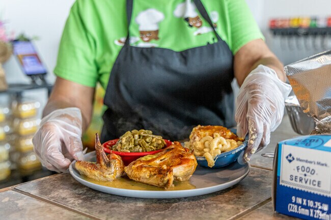 Winburn-Griffin Gate diners head to Mimi's Cafe for a cafeteria-style lunch.