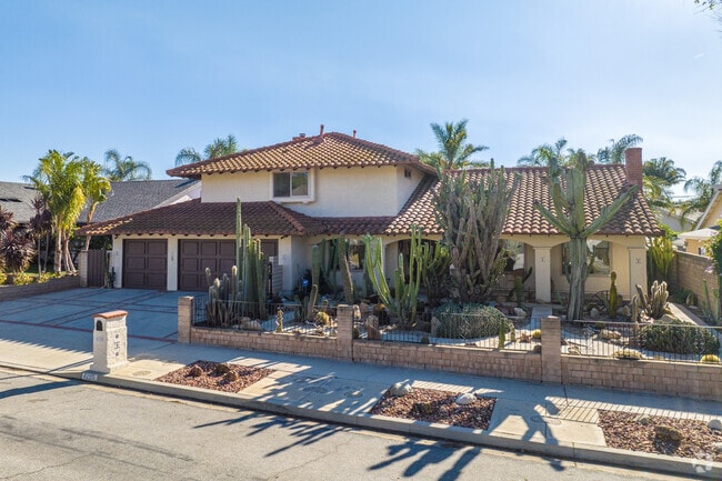 There are a lot of older homes throughout Central Simi Valley.