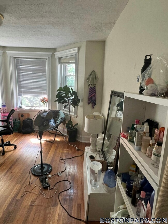 364 Riverway Unit 17, Boston, MA 02115