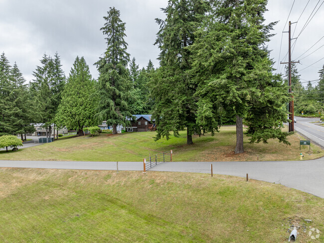 Teachers at Silverwood School focus on Science, Art, History, Nature Walks and more.