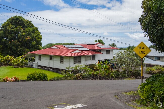 Ranch homes are common in outer Hilo.
