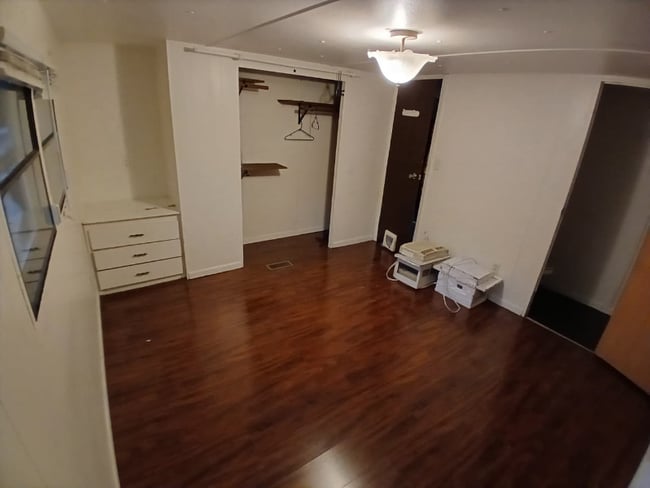 4825 Marshall Ct, Gary, IN 46408 - photo 4