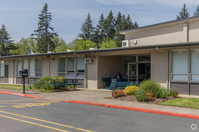 Hood View Junior Academy is a Private Pre-K, Elementary & Middle School in Boring, Boring OR.