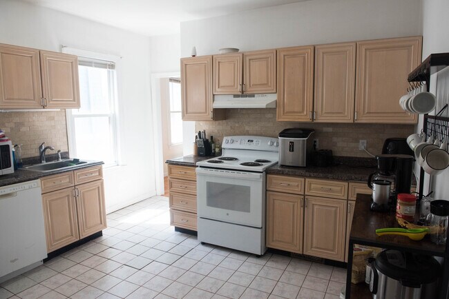 66 Brooks St unit 2, Brighton, MA 02135 - photo 2