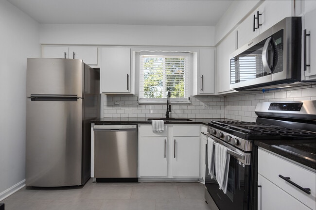 Fox Run Apartments, Shawnee, KS 66214 - photo 4