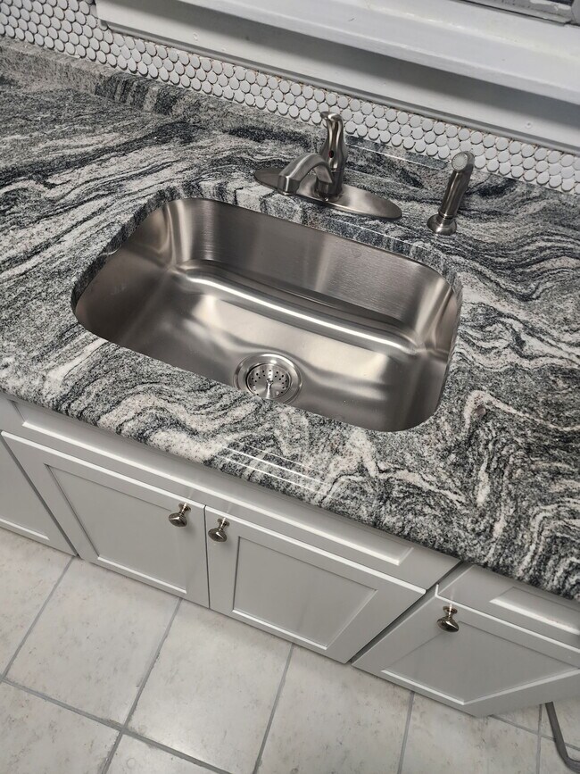 227 Providence St unit 227 Providence, West Warwick, RI 02893 - photo 3