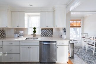 115 John St, Newport, RI 02840