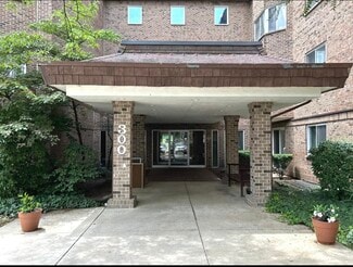 300 S Roselle Rd Unit 307, Schaumburg, IL 60193