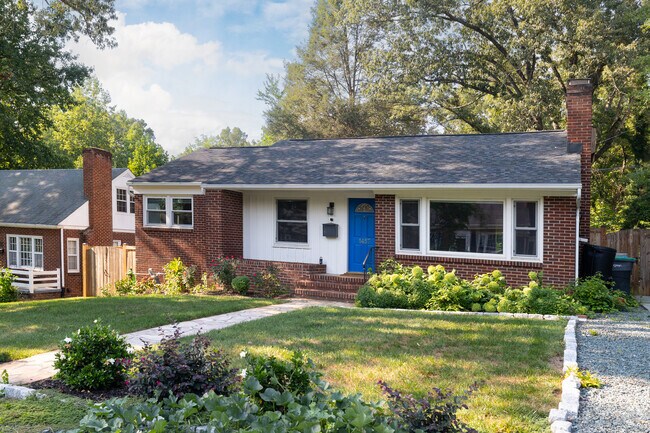 The 80s brick ranch is another common style found around Barracks Rugby.