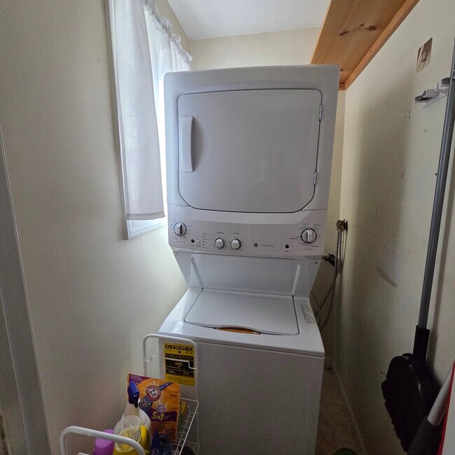 28 Maiden Ln unit Right Side, Vernon Rockville, CT 06066 - photo 6