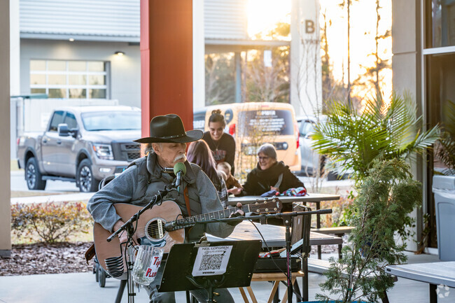 San Felasco Market has live music that can be enjoyed while Sugarhill guests shop.