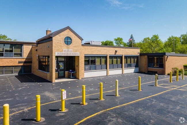 Medinah Intermediate School is a highly rated public school in DuPage County.