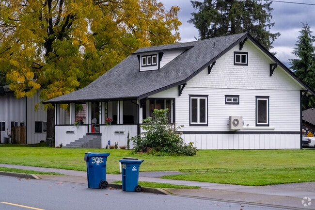 Relax on the porch of a cozy bungalow in Sultan’s residential neighborhoods.