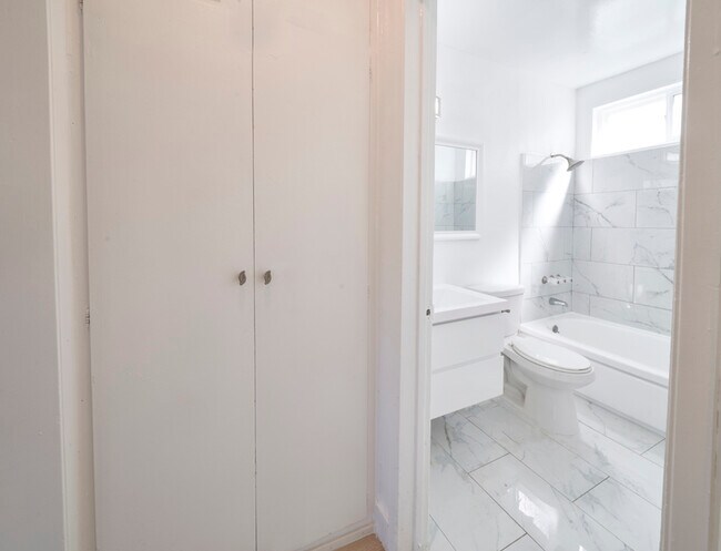 Spacious Units available - Great Location! -- Hollywood, Los Angeles, CA 90029 - photo 6