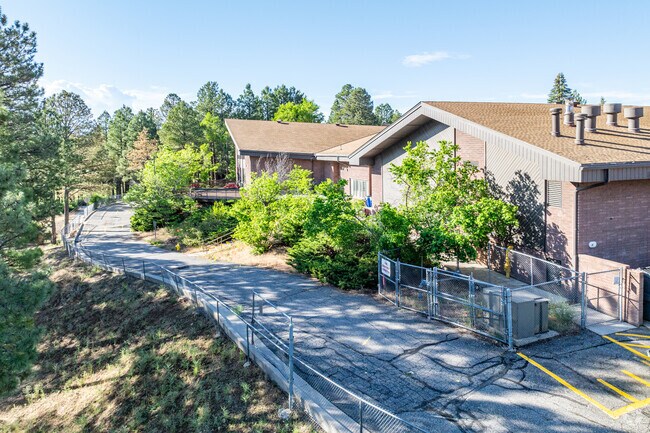 Take the path to an amazing school at Thomas Knoles Jr Elementary.