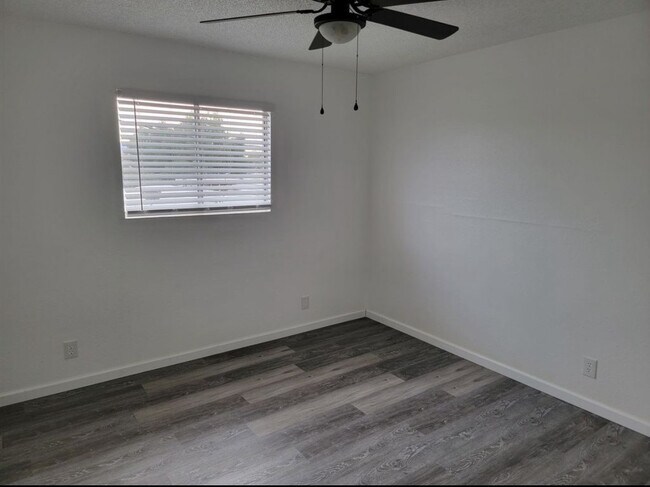 2140 Riviera Blvd unit 4, Bullhead City, AZ 86442 - photo 6