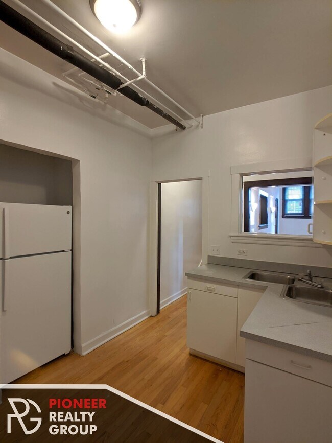 820 W Waveland Ave unit 816-11, Chicago, IL 60613 - photo 7