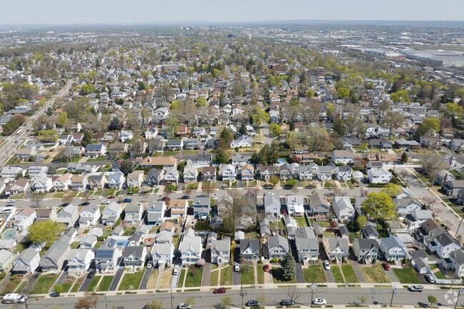Wood-Ridge was built on land formerly occupied by the Curtiss-Wright aircraft factory.