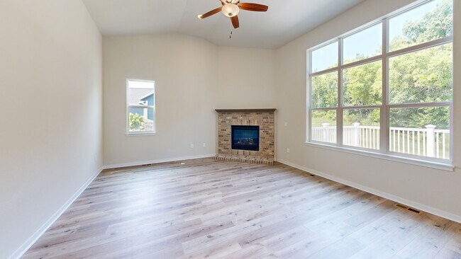 W254S5317 Primrose Ln, Waukesha, WI 53189 - photo 2