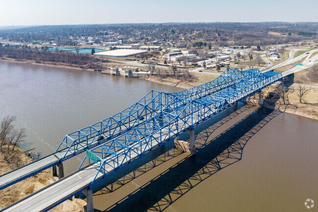 Mormon Bridge in the north part of Florence connects Nebraska and Iowa.