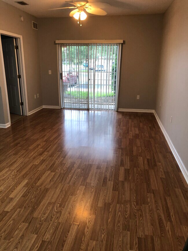 8226 Green Parrot Rd unit 103, Jacksonville, FL 32256 - photo 4