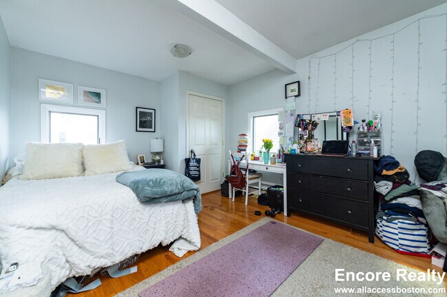 5 Munroe St unit 2, Somerville, MA 02143 - photo 5