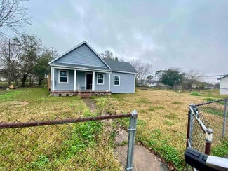 120 W 18th St, Port Arthur, TX 77640