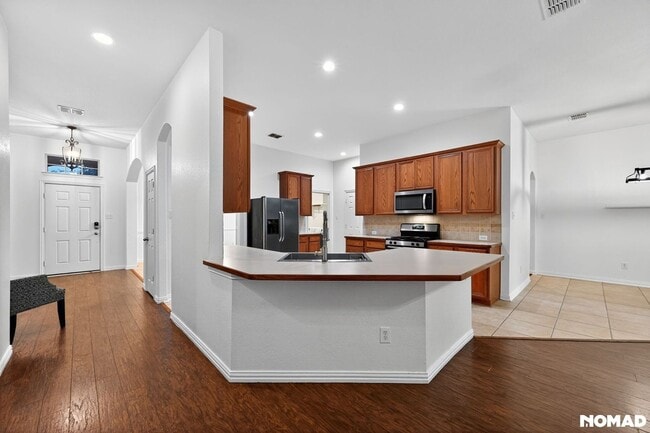 1020 Fair Oaks Dr, Grand Prairie, TX 75052 - photo 7