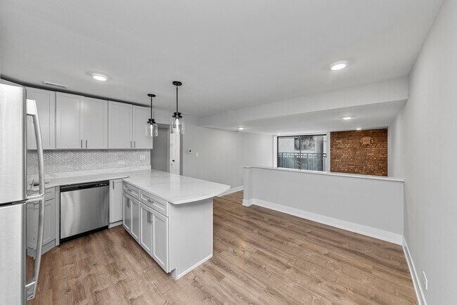 1308 N La Salle Dr unit 3, Chicago, IL 60610 - photo 3