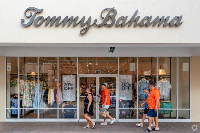 Corkscrew Woodlands residents enjoy fine retail shopping at both Coconut Point and the outlets.