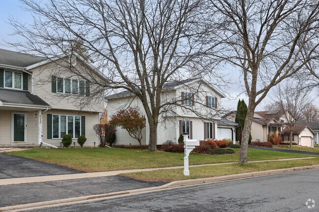 Sidewalks throughout Stone Meadows make it a great walkable neighborhood.