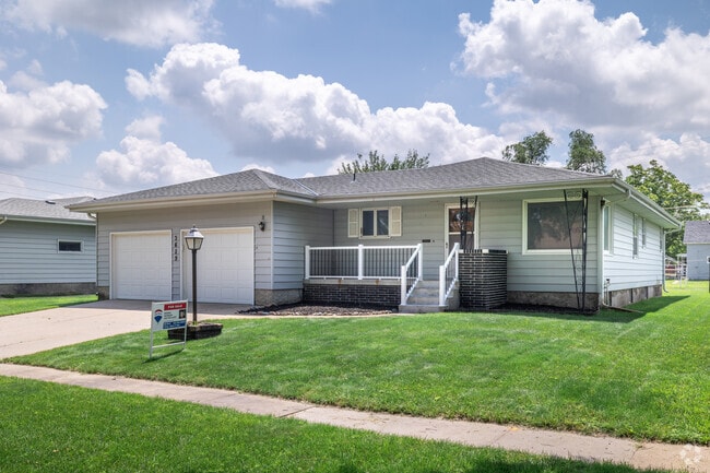Find homes with spacious garages in Columbus.